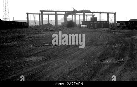 Eine Industriebrache lanscape im dearne Tal in der Nähe von Rotherham in South Yorkshire, England im Jahre 1983. Die meisten der Schwerindustrie in der Gegend. Stockfoto