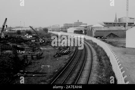 Eine Industriebrache lanscape im dearne Tal in der Nähe von Rotherham in South Yorkshire in 1983. Die meisten der Schwerindustrie in der Gegend. Stockfoto