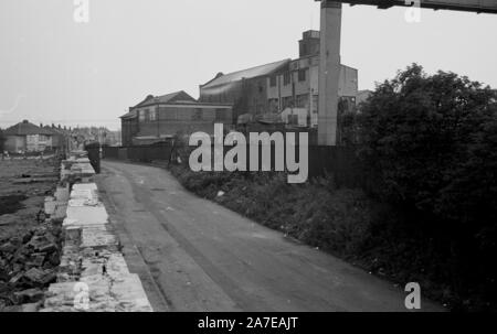 Eine Industriebrache lanscape im dearne Tal in der Nähe von Rotherham in South Yorkshire in 1983. Die meisten der Schwerindustrie in der Gegend. Stockfoto