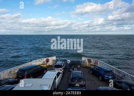 Der Blick von der Bug der "Cape Henlopen", die Cape May-Lewes Ferry, in der Mitte der Delaware Bay, zwischen Lewes, DE, und Cape May, NJ. Stockfoto