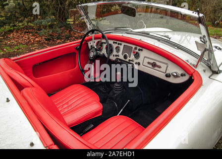 Auch, Gers, Frankreich, 10. Januar 2008. Weiß MGA 1600 von 1960, die zu einem französischen Bauern. Stockfoto