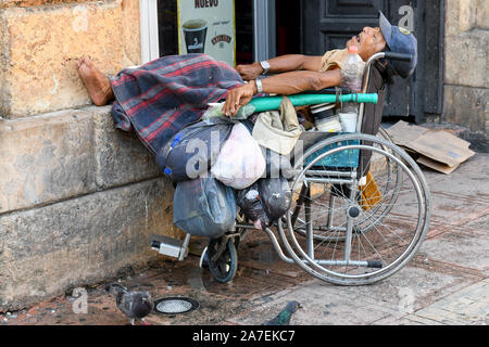 Arme Person in einem Rollstuhl, Merida Mexiko Stockfoto