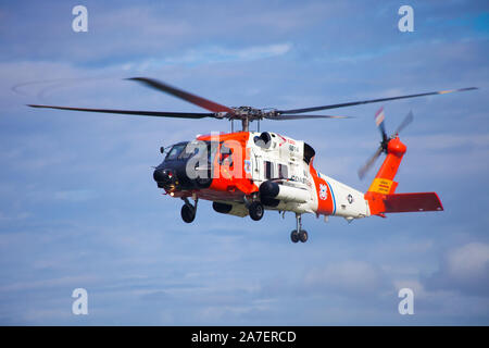 U.S. Coast Guard, Open Water Air Rescue Übungen in der alaskan Arktis. Kotzebue Sound, Alaska, USA Stockfoto