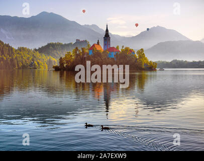 Luftaufnahme des Sees Bled Alpen Slowenien Europa. Mountain Lake See. Insel mit Kirche im See Bled Stockfoto
