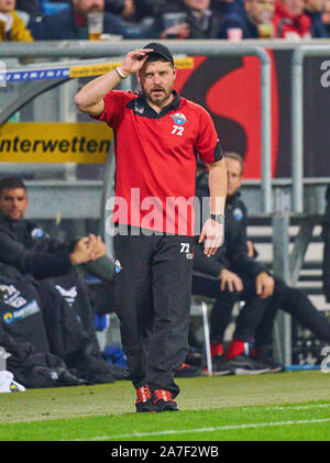 Fußball TSG 1899 Hoffenheim - FC Paderborn 07, Sinsheim November 01, 2019. Steffen BAUMGART, Paderborn Trainer TSG 1899 Hoffenheim - FC PADERBORN 07 - DFL-Bestimmungen verbieten die Verwendung von Fotografien als BILDSEQUENZEN und/oder quasi-VIDEO - 1. Deutschen Fußball-Bundesliga, Sinsheim, November 01, 2019. Saison 2019/2020, Spieltag 10, © Peter Schatz/Alamy leben Nachrichten Stockfoto