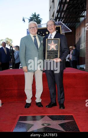 Vin Di Bona, Harry Friedman auf der Induktion Zeremonie für Stern auf dem Hollywood Walk of Fame für Harry Friedman, Hollywood Boulevard, Los Angeles, CA 1. November 2019. Photo By: Michael Germana/Everett Collection Stockfoto