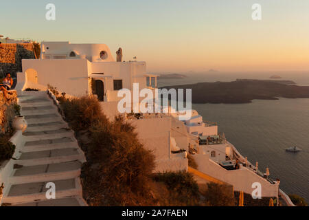 Sonnenuntergang auf der Insel Santorini in Griechenland, Thiras Dorf Stockfoto