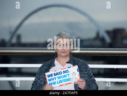 Glasgow, UK. 2. November 2019. Im Bild: Annie Wells MSP-Schottischen Konservativen und Unionist Party Mitglied für psychische Gesundheit, öffentliche Gesundheit und Gleichheit am Ufer des Flusses Clyde in Glasgow gesehen. Credit: Colin Fisher/Alamy leben Nachrichten Stockfoto