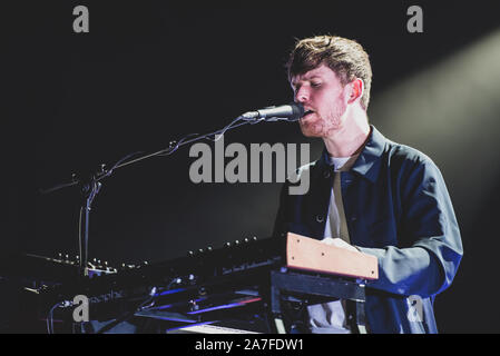 Turin, Italien. 02 Nov, 2019. Der englische Produzent, Sänger und Songwriter James Blake live auf der Bühne im Club Club Festival 2019. (Foto von Alessandro Bosio/Pacific Press) Quelle: Pacific Press Agency/Alamy leben Nachrichten Stockfoto