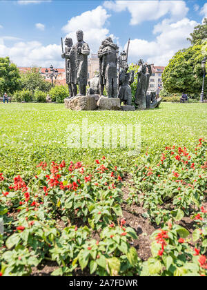 Sofia, Bulgarien - 25. Juni 2019: Bronze Statuen im Park in Sofia, Bulgarien Stockfoto