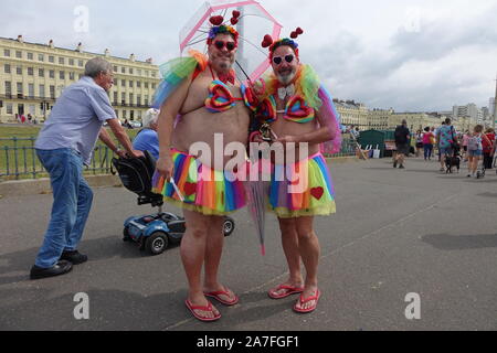 Die Brighton Pride Festival und im März 2019 an einem schönen sonnigen Nachmittag Stockfoto