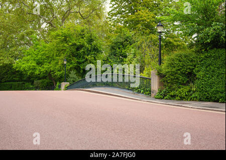 London, Großbritannien. 05-03-2019. York Brücke über den See zum Bootfahren Kanal im Regent's Park im Stadtzentrum. Stockfoto