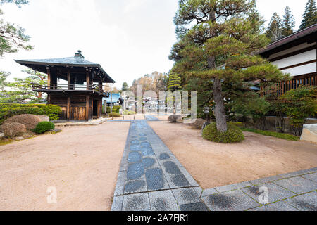 Takayama, Japan Higashiyama Kyushoji oder Unryuji Tempelanlagen auf Walking Kurs in der historischen Stadt in der Präfektur Gifu mit Steingarten und Holz- Bui Stockfoto