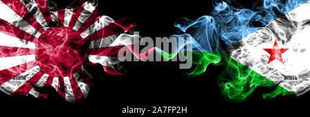 Japan Rising Sun Marine vs Dschibuti smoky mystic Staaten Flaggen nebeneinander gestellt. Dicke farbige seidig Reisen abstract raucht Banner Stockfoto