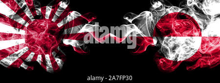 Japan Rising Sun Marine vs Grönland smoky mystic Staaten Flaggen nebeneinander gestellt. Dicke farbige seidig Reisen abstract raucht Banner Stockfoto