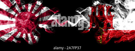 Japan Rising Sun Marine vs Gibraltar smoky mystic Staaten Flaggen nebeneinander gestellt. Dicke farbige seidig Reisen abstract raucht Banner Stockfoto