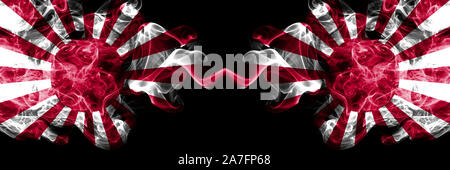 Japan Rising Sun Marine vs Japan, Japanisch, Sun smoky mystic Staaten Flaggen nebeneinander. Dicke farbige seidig Reisen abstract raucht Banner Stockfoto