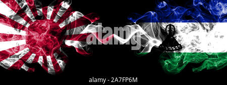 Japan Rising Sun Marine vs Lesotho smoky mystic Staaten Flaggen nebeneinander gestellt. Dicke farbige seidig Reisen abstract raucht Banner Stockfoto