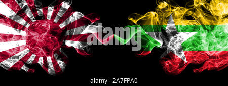 Japan Rising Sun Marine vs Myanmar smoky mystic Staaten Flaggen nebeneinander gestellt. Dicke farbige seidig Reisen abstract raucht Banner Stockfoto