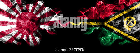 Japan Rising Sun Marine vs Vanuatu smoky mystic Staaten Flaggen nebeneinander gestellt. Dicke farbige seidig Reisen abstract raucht Banner Stockfoto