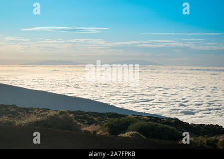 Meer der Wolken unter dem Gipfel des Vulkan Teide auf Teneriffa Stockfoto