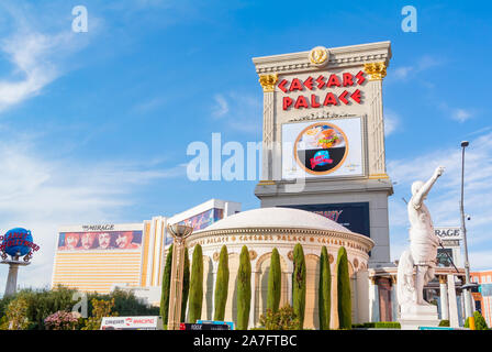 Zeichen des Caesars Palace Hotel in Strip, Las Vegas, Nevada, Vereinigte Staaten von Amerika Stockfoto