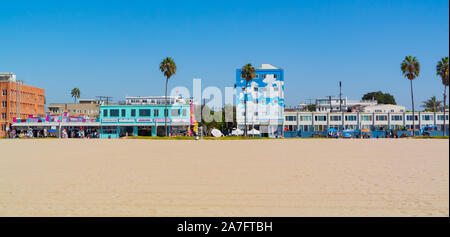 Farbenfrohe Gebäude entlang Venice Beach, Los Angeles, Kalifornien, Vereinigte Staaten von Amerika Stockfoto