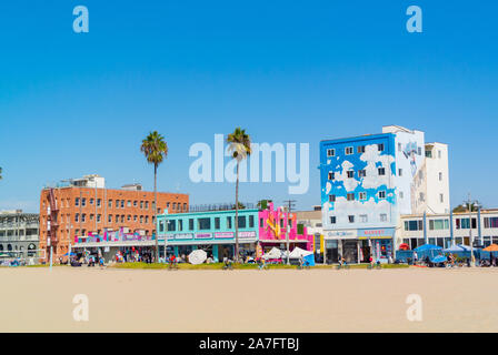 Farbenfrohe Gebäude entlang Venice Beach, Los Angeles, Kalifornien, Vereinigte Staaten von Amerika Stockfoto