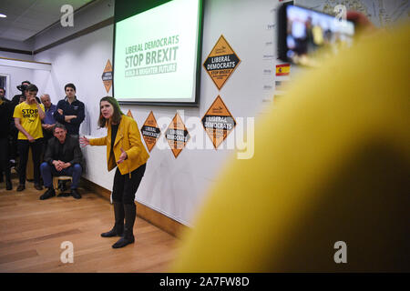 Liberaldemokraten Jo Swinson spricht bei der Einführung von Sam Gyimah MP Kampagne in Kensington, ein neues Ziel für die Partei, die an der St Sarkis armenische Kirche in Kensington, London. PA-Foto. Bild Datum: Samstag, November 2, 2019. Photo Credit: Kirsty O'Connor/PA-Kabel Stockfoto