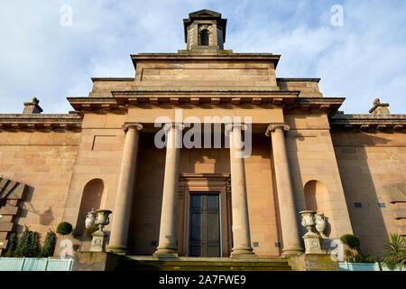 Stadt Knutsford, Cheshire. Das Wahrzeichen Gerichtsgebäude Gebäude auf Toft Straße, ein ehemaliges Gerichtsgebäude, Sitzungen Haus entworfen von George MoneypennyII * in einem Stockfoto