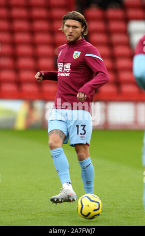 Burnley ist Jeff Hendrick Aufwärmen vor der Premiership Gleiches an Bramall Lane, Sheffield. Stockfoto