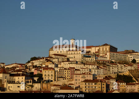 Abendansicht der Altstadt von Coimbra Portugal Stockfoto