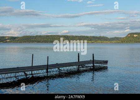 Boot Dock entlang des Mississippi River Stockfoto