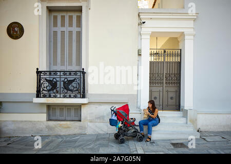 Athen, die Hauptstadt Griechenlands Apostolou Pavlou Fußgängerzone beliebt bei Touristen Stockfoto