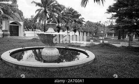 Dass inghang stupa Tempel Laos Architektur Brunnen schwarz weiß Stockfoto