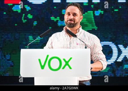 Oviedo, Spanien. 2. September, 2019. Santiago Abascal, Spanischen politischen und Führer der rechtsextremen Partei "VOX", spricht während einer Rede der politischen Partei während der Wahlkampagne von November 2019 Spanisch allgemeine Wahl, im Palast der Kongresse am 2. September 2019 in Oviedo, Spanien. © David Gato/Alamy leben Nachrichten Stockfoto