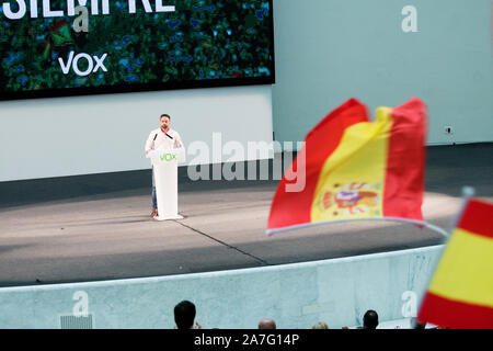 Oviedo, Spanien. 2. September, 2019. Santiago Abascal, Spanischen politischen und Führer der rechtsextremen Partei "VOX", spricht während einer Rede der politischen Partei während der Wahlkampagne von November 2019 Spanisch allgemeine Wahl, im Palast der Kongresse am 2. September 2019 in Oviedo, Spanien. © David Gato/Alamy leben Nachrichten Stockfoto