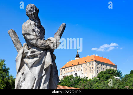 Zámek a Die meisten, Náměšť nad Oslavou, Kraj Vysočina, Ceska Republika/Burg und Brücke, Namest nad Oslavou, Vysocina, Tschechische Republik, Europa Stockfoto