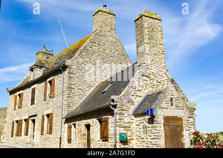 Le Conquet, Finistere/Frankreich - 22. August, 2019: Der historische Maison des Seigneurs oder "Gentlemen's House' in den alten Hafen von La Conquet in der Bretagne Stockfoto