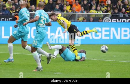 Dortmund, Deutschland. 02 Nov, 2019. Dortmund, Deutschland. 02. Nov 2019. BVB Borussia Dortmund - VfL Wolfsburg Duelle Marco Reus | Verwendung der weltweiten Kredit: dpa/Alamy leben Nachrichten Stockfoto