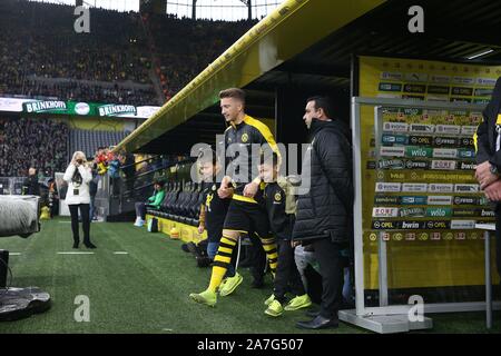 Dortmund, Deutschland. 02 Nov, 2019. Dortmund, Deutschland. 02. Nov 2019. BVB Borussia Dortmund - VfL Wolfsburg in der MaRCO EREUS | Verwendung der weltweiten Kredit marschieren: dpa/Alamy leben Nachrichten Stockfoto