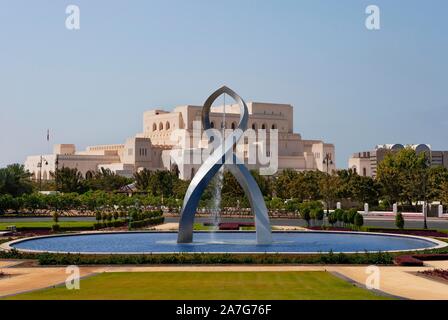 Royal Opera House, Bögen, Brunnen, Muscat, Oman Stockfoto