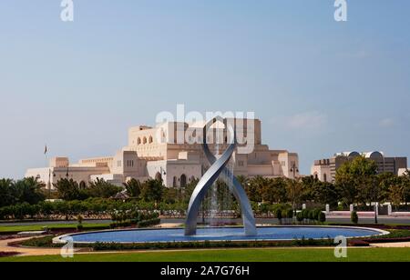 Royal Opera House, Bögen, Brunnen, Muscat, Oman Stockfoto