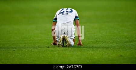 Goldene schuhe Fußballschuhe von Amin Harit FC Schalke 04, PreZero Arena, Sinsheim-Hoffenheim, Baden-Württemberg, Deutschland Stockfoto