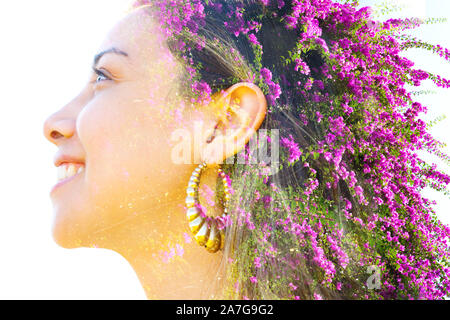 Double Exposure Profil Porträt einer jungen, lächelnd die natürliche Schönheit mit schönen lila Bougainvillea Blumen kombiniert Stockfoto