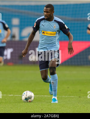 Leverkusen, Deutschland, 02.11.2019, Bundesliga, Spieltag 10, Bayer 04 Leverkusen - Borussia Moenchengladbach, Marcus Thuram (BMG) DFL-Bestimmungen verbieten die Verwendung von Fotografien als BILDSEQUENZEN UND/ODER QUASI-Video Quelle: Juergen Schwarz/Alamy leben Nachrichten Stockfoto