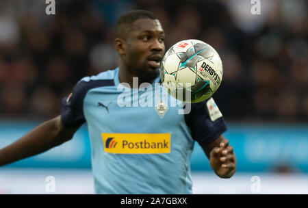 Leverkusen, Deutschland, 02.11.2019, Bundesliga, Spieltag 10, Bayer 04 Leverkusen - Borussia Moenchengladbach, Marcus Thuram (BMG) DFL-Bestimmungen verbieten die Verwendung von Fotografien als BILDSEQUENZEN UND/ODER QUASI-Video Quelle: Juergen Schwarz/Alamy leben Nachrichten Stockfoto