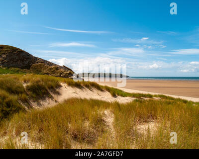 Auf Whiteford Sands suchen in Richtung Südwesten Broughton Bay. Marram Gras in den Dünen. AONB. Llanmadoc, North Gower, Wales, UK. Stockfoto