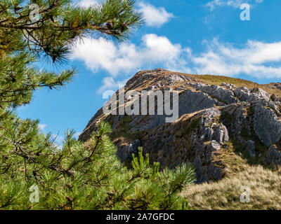 Suchen bis zu einem Hügel in der Nähe von llanmadoc von Whiteford Burrows National Nature Reserve. AONB. Llanmadoc, North Gower, Wales, UK. Stockfoto