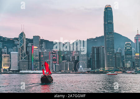 Skyline auf Victoria Harbour in HK Blick von Kowloon Stockfoto